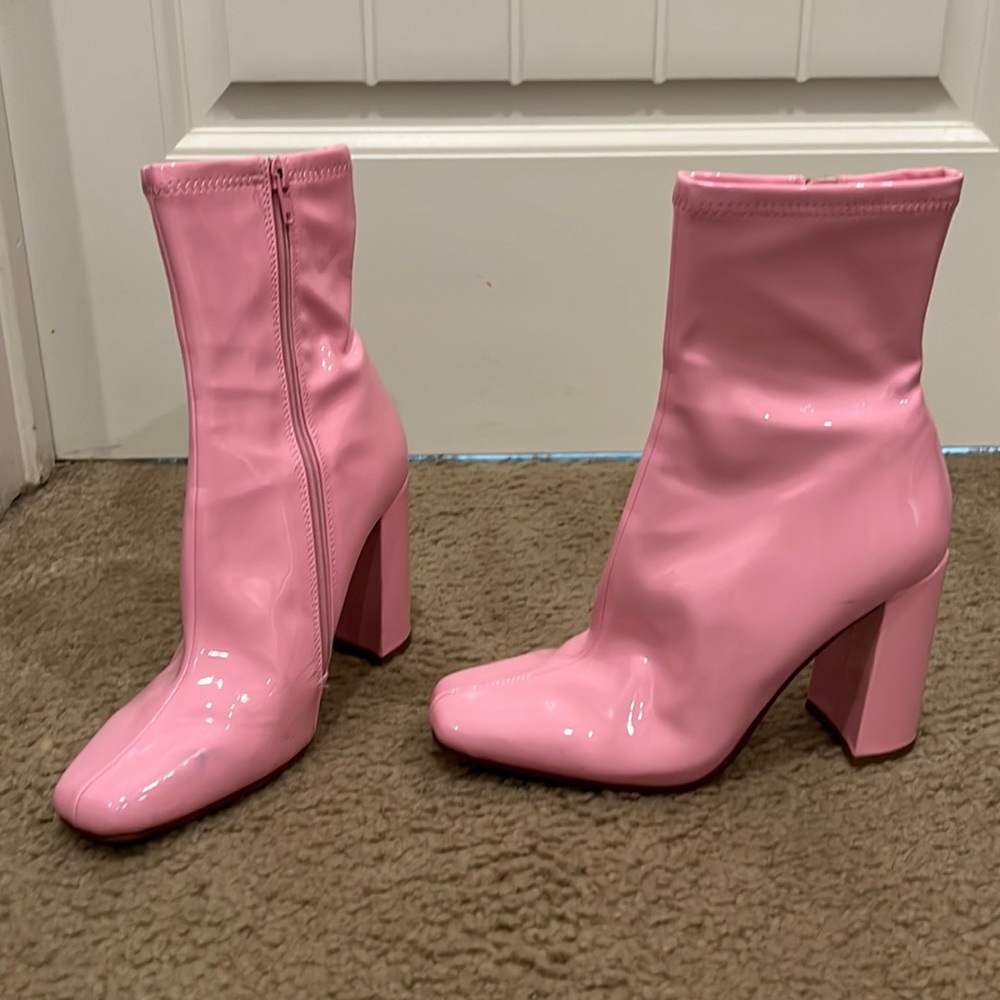 Steve Madden Bubblegum Pink Pleather High ankle booties; size 7; EUC